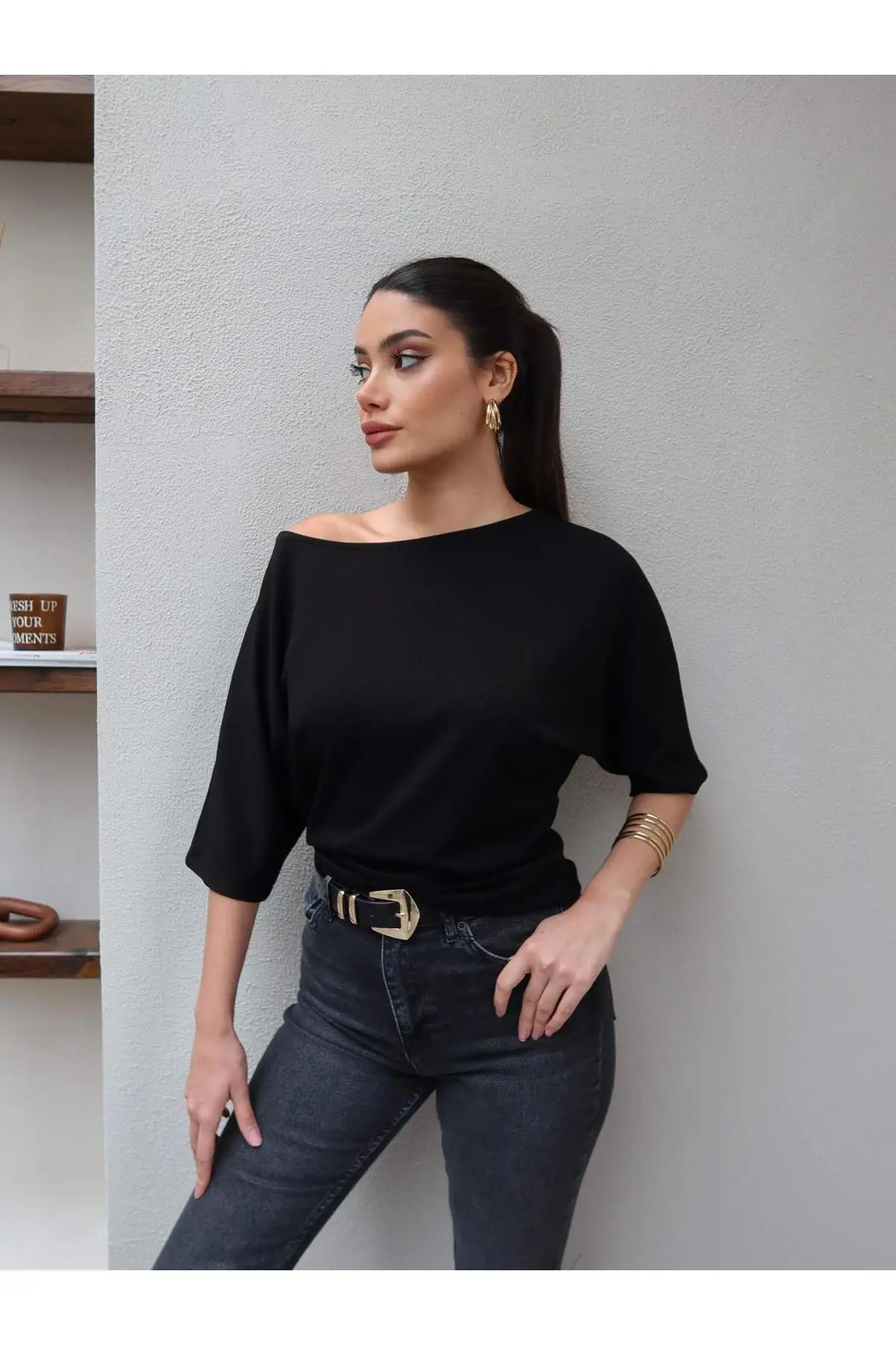 Kayık Yaka Düz Tshirt